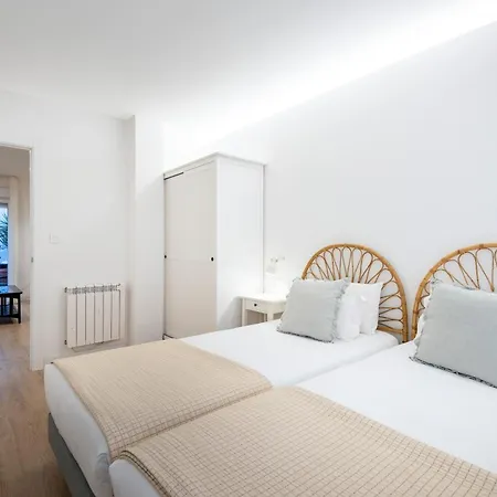 Turistico A 140 M Playa Canelinas- Portonovo- 2 Habit 4-6 Pax 102 Daire